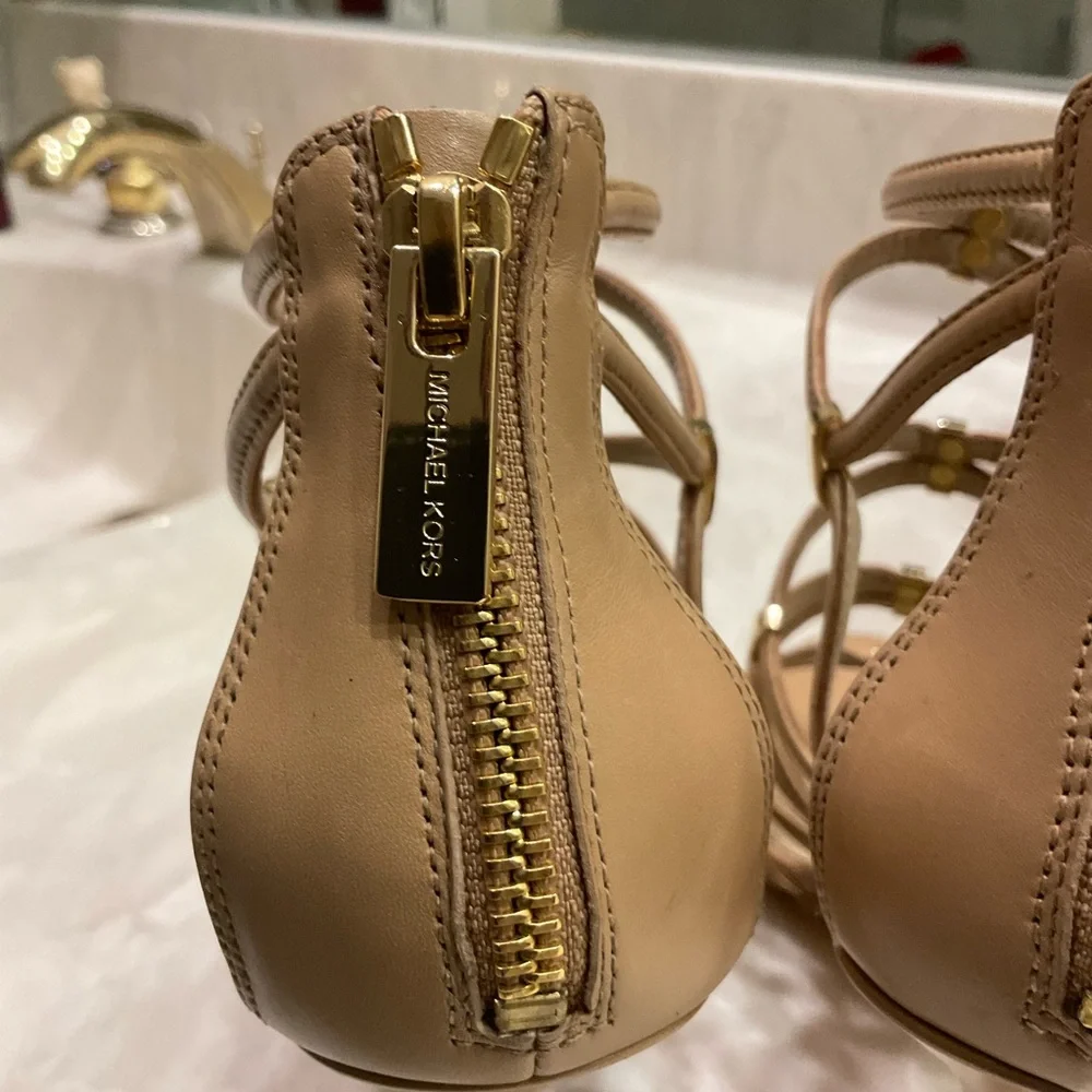 Michael Kors Charlene Strappy Sandals in Nude Leather w/ gold detail Sz 8 / 38.5 - Picture 6 of 15